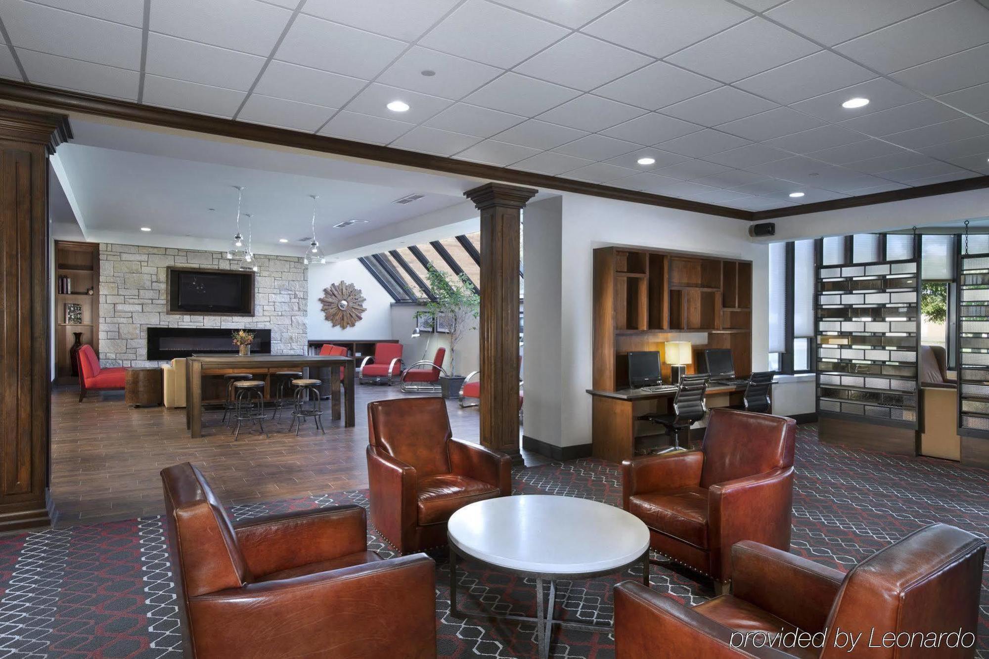 Doubletree By Hilton Manhattan, Ks Exterior foto